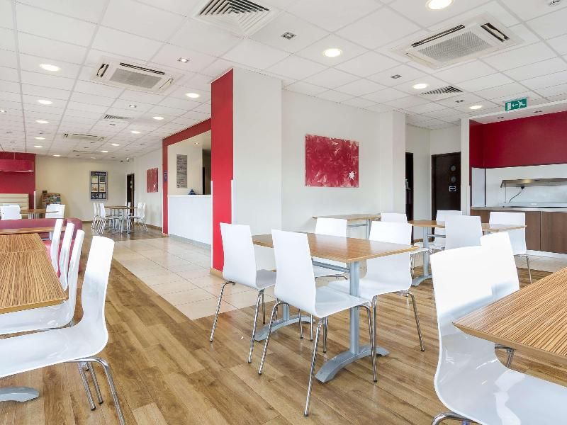 Travelodge Camberley Central 2