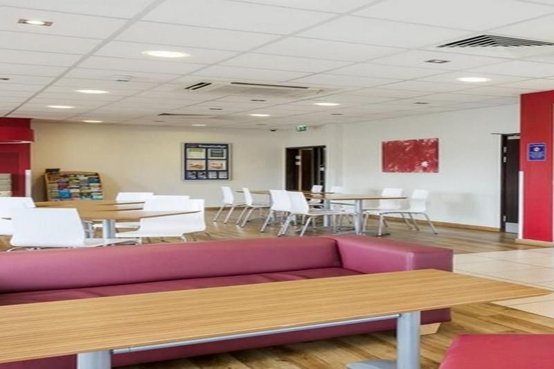 Travelodge Camberley Central 3