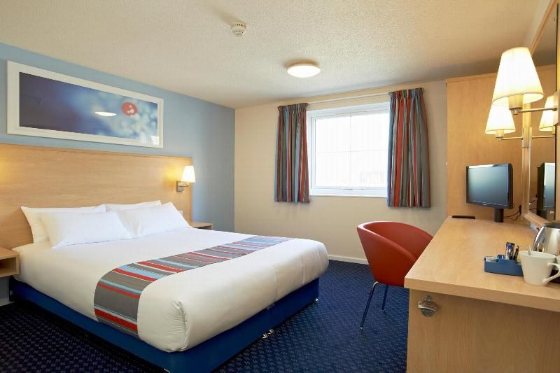 Travelodge Eastleigh Central 2