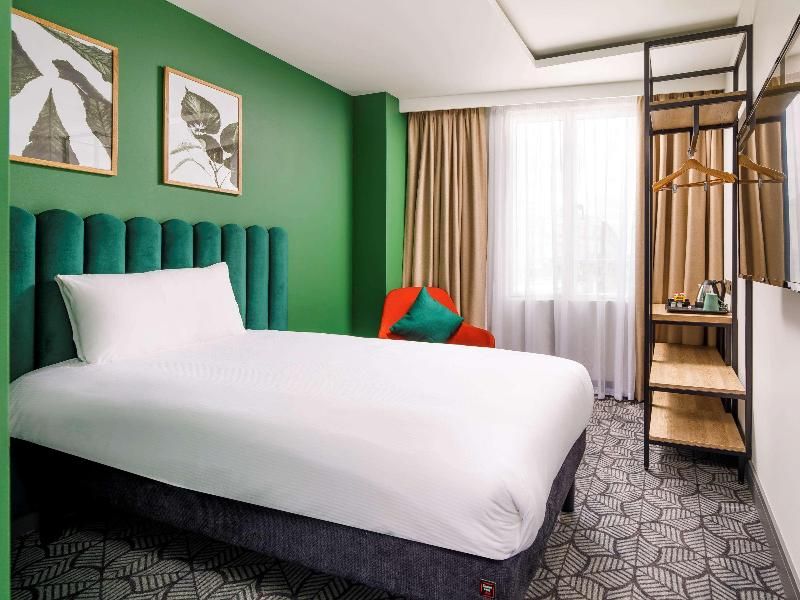 Ibis Styles London Seven Kings 3