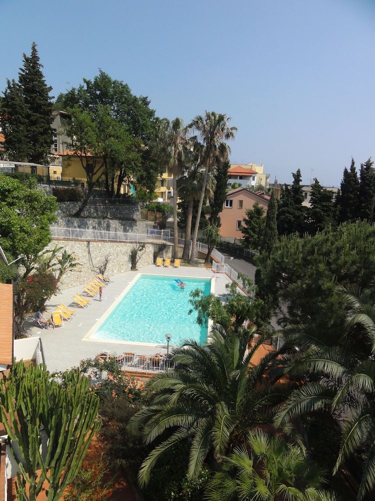 Residence Dei Fiori -1 estrelas em Pietra Ligure