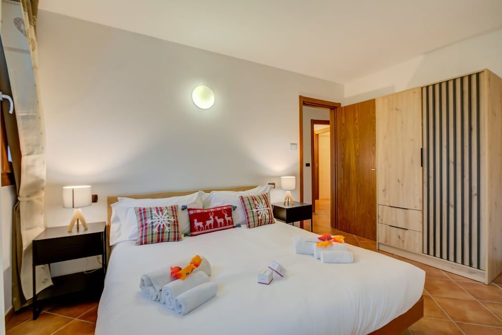 L' Aquila Campo Smith On The Ski Slopes 3