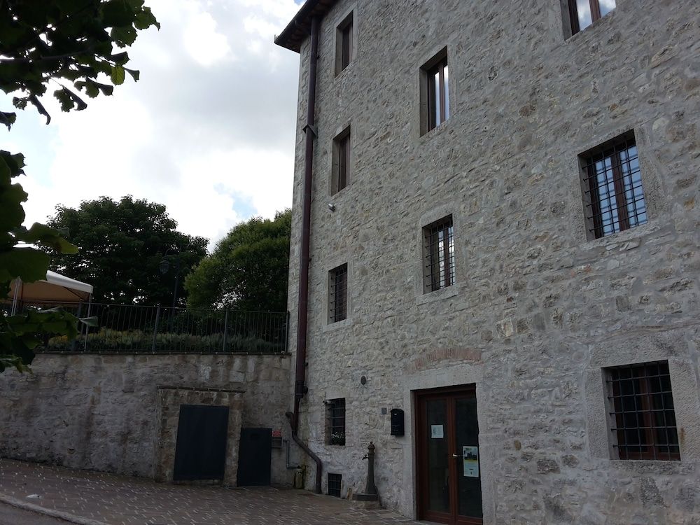 Castello Izzalini Todi Resort 3