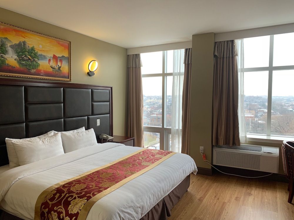 Queens Hotel 3