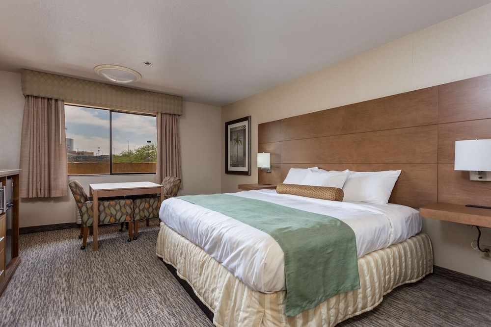 Shilo Inn Hotel & Suites - Yuma 3