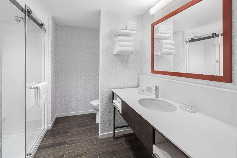 Hampton Inn Boston Woburn 2