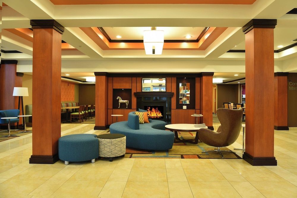 Fairfield Inn & Suites Hartford Airport 2