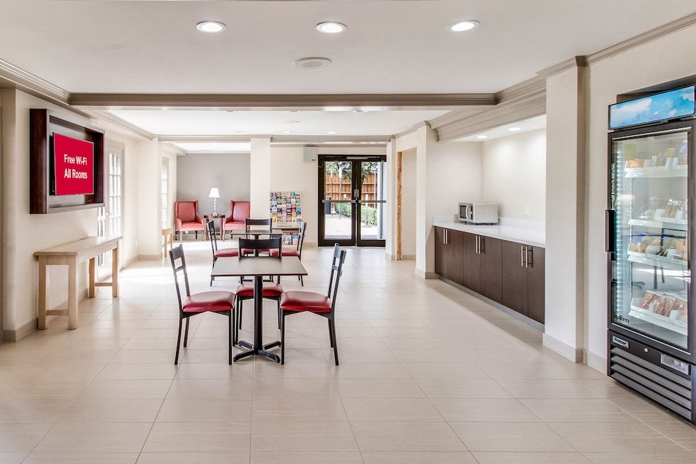 Red Roof Inn PLUS+ Dallas – Addison 3