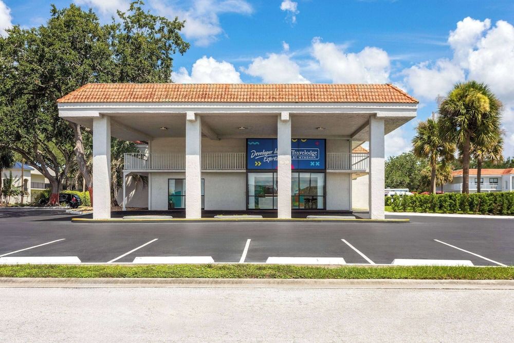 Travelodge by Wyndham Orlando Lake Buena Vista South 1
