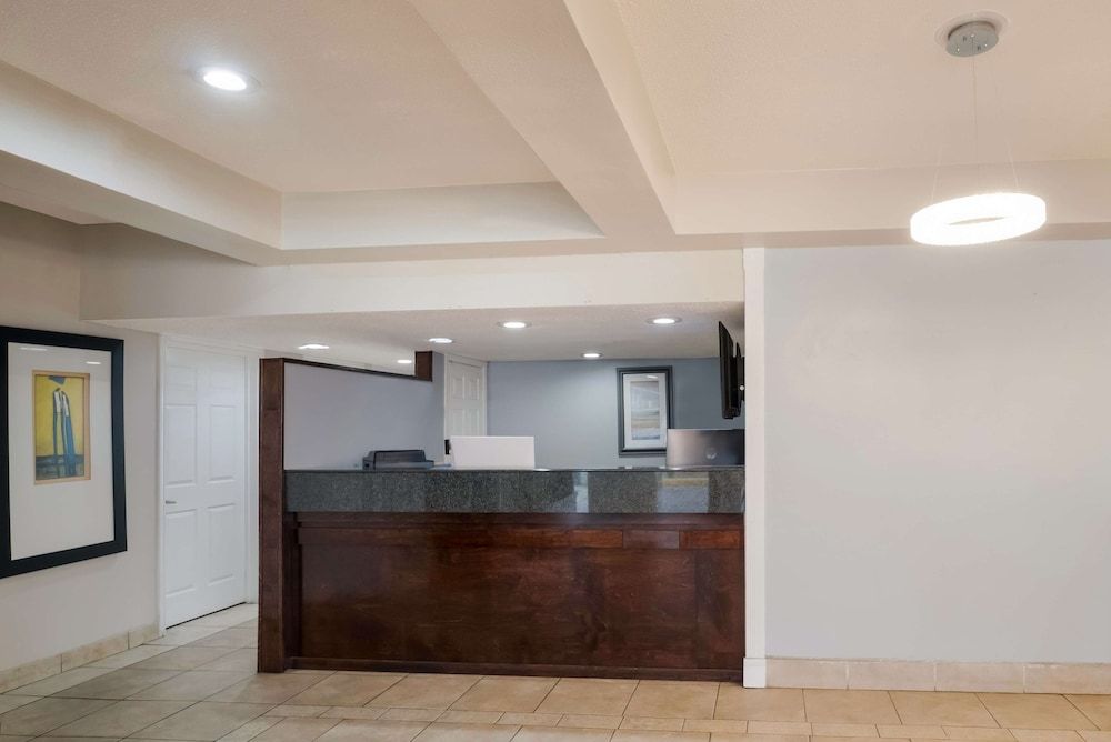 SureStay Hotel by Best Western Laredo 3