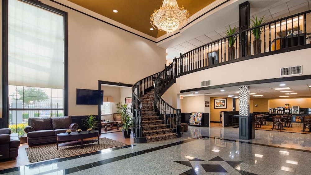 Best Western Plus Northwest Inn & Suites 2