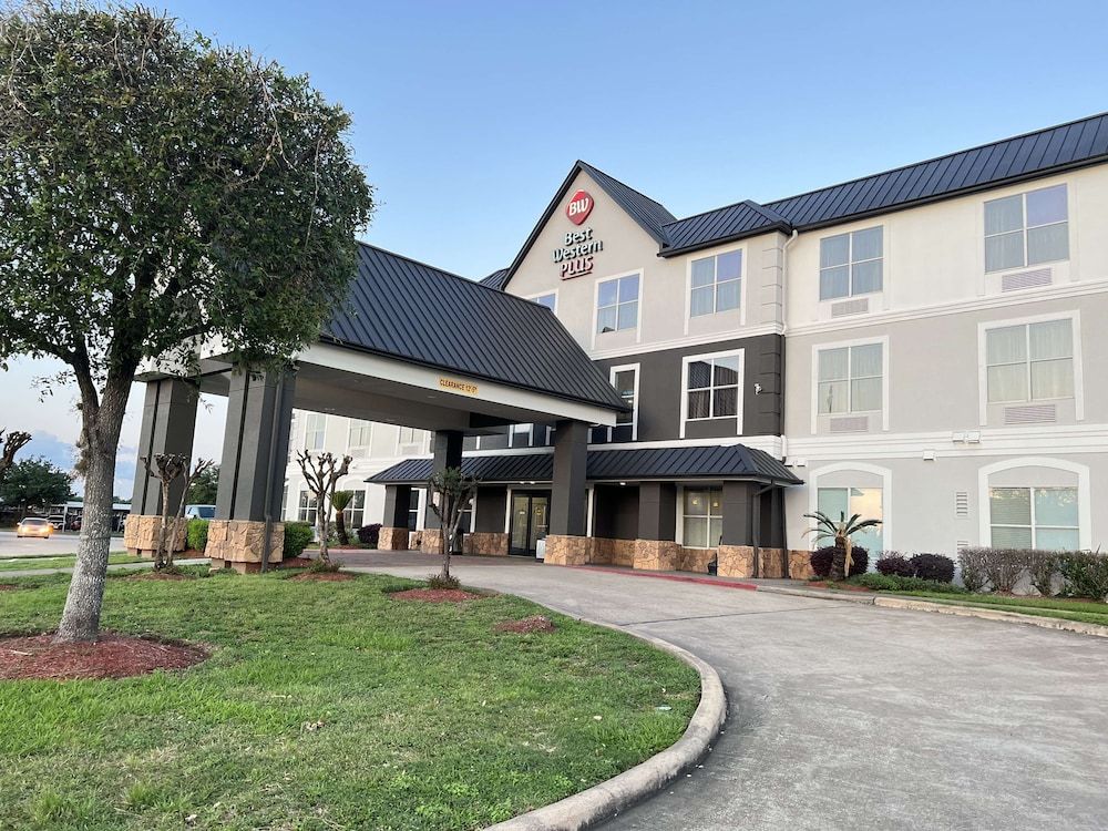 Best Western Plus Hobby Airport Inn & Suites 1