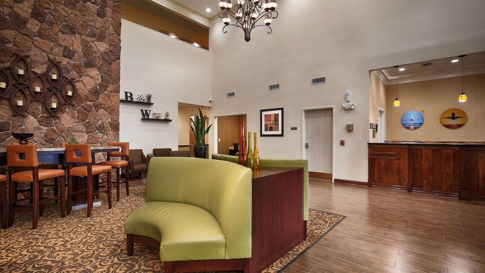 Best Western Plus Hobby Airport Inn & Suites 3