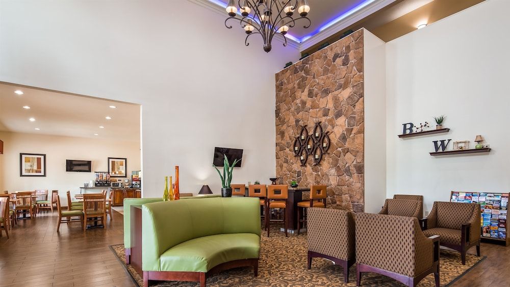 Best Western Plus Hobby Airport Inn & Suites 2