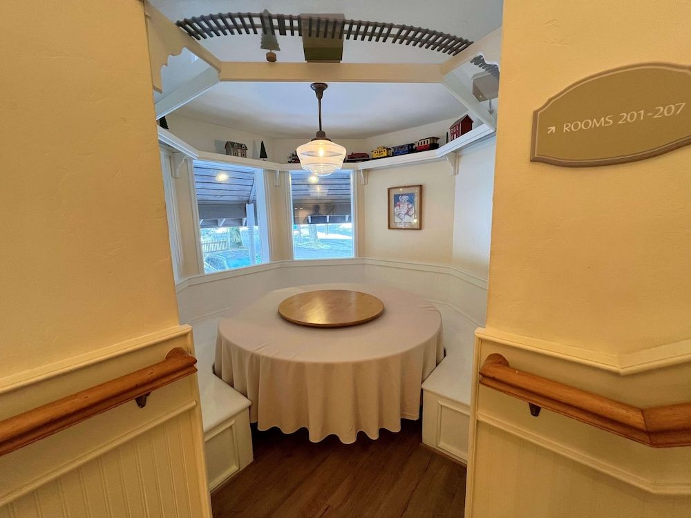 Best Western Grandma's Feather Bed 3