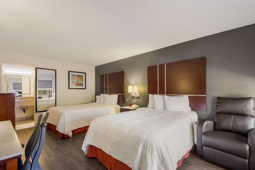 SureStay Hotel by Best Western Sarasota Lido Beach 3