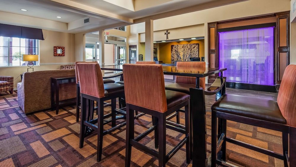 Best Western Plus Lubbock Windsor Inn 3