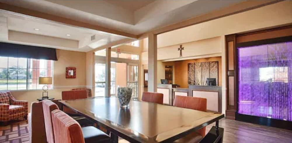 Best Western Plus Lubbock Windsor Inn 2