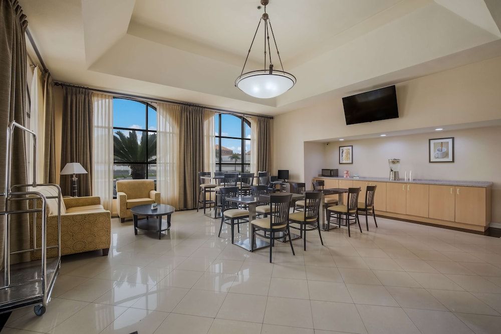 Best Western Norwalk Inn 3