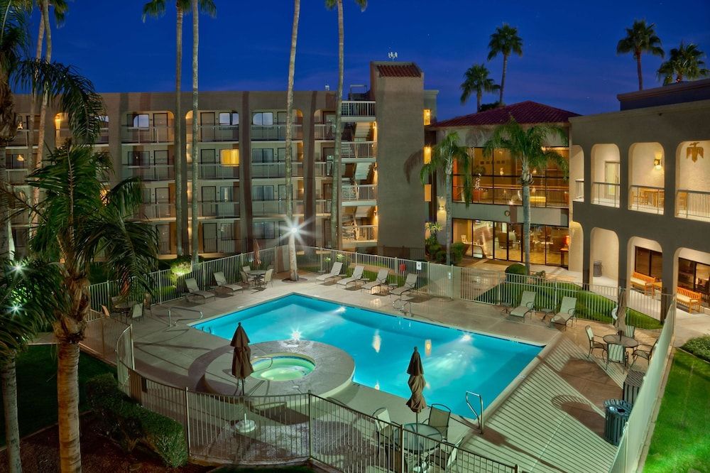 Best Western Plus Scottsdale Thunderbird Suites 3 estrellas en Scottsdale