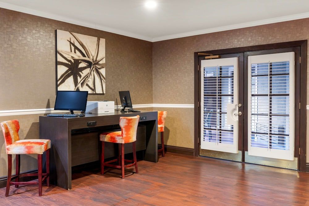 Best Western Plus Brookside Inn 3