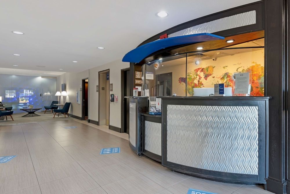 Best Western Plus Arlington North Hotel & Suites 2
