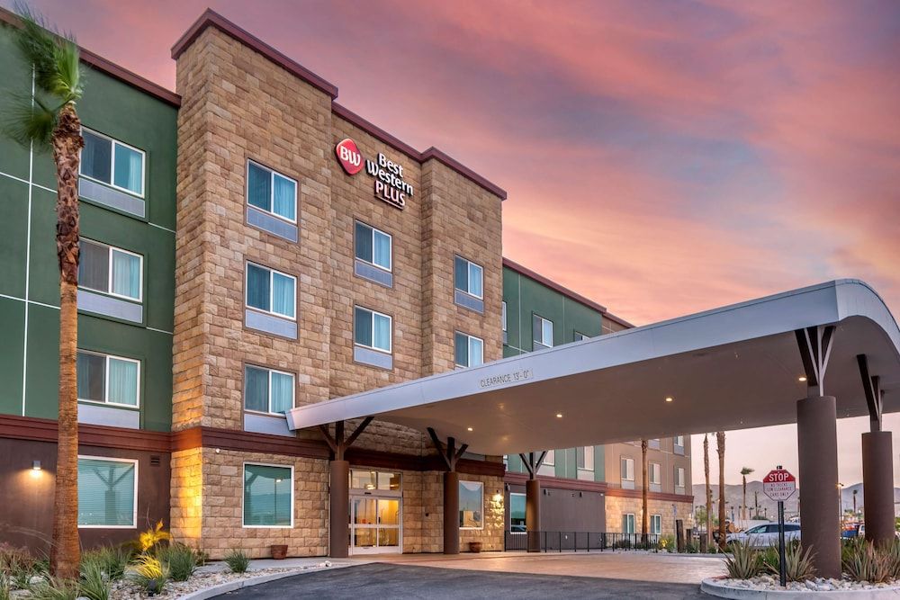 Best Western Plus Desert View Inn & Suites 3 estrelas em Cathedral City