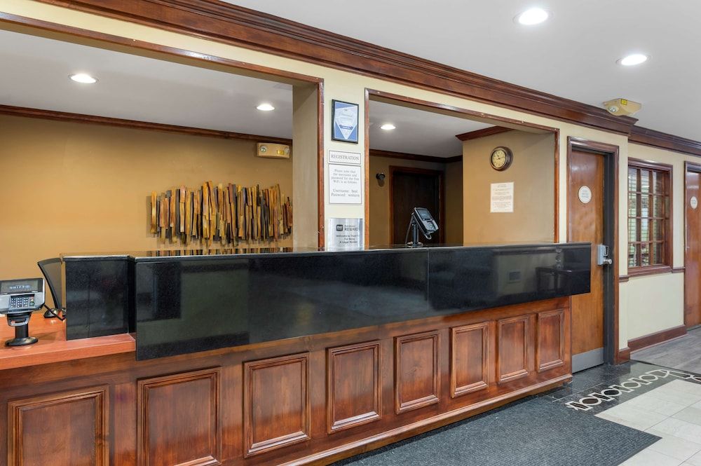 Best Western Louisville East Inn & Suites 3