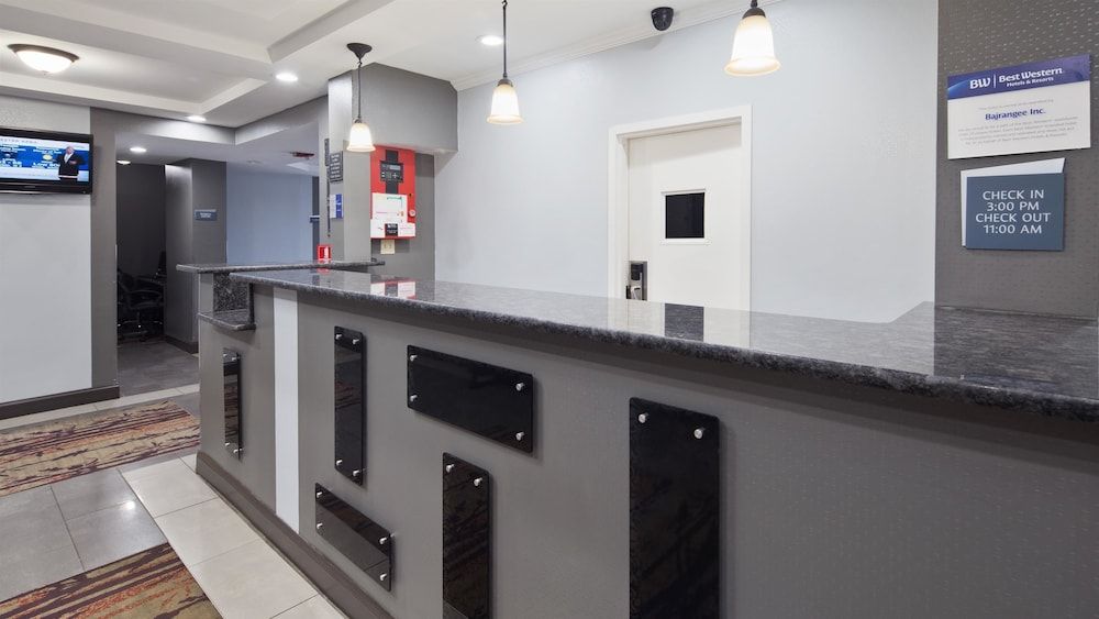 Best Western The Inn At Rochester Airport 3