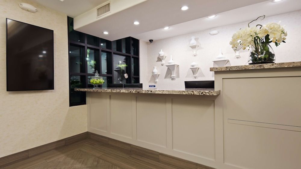 Best Western Woodland Hills Inn 2