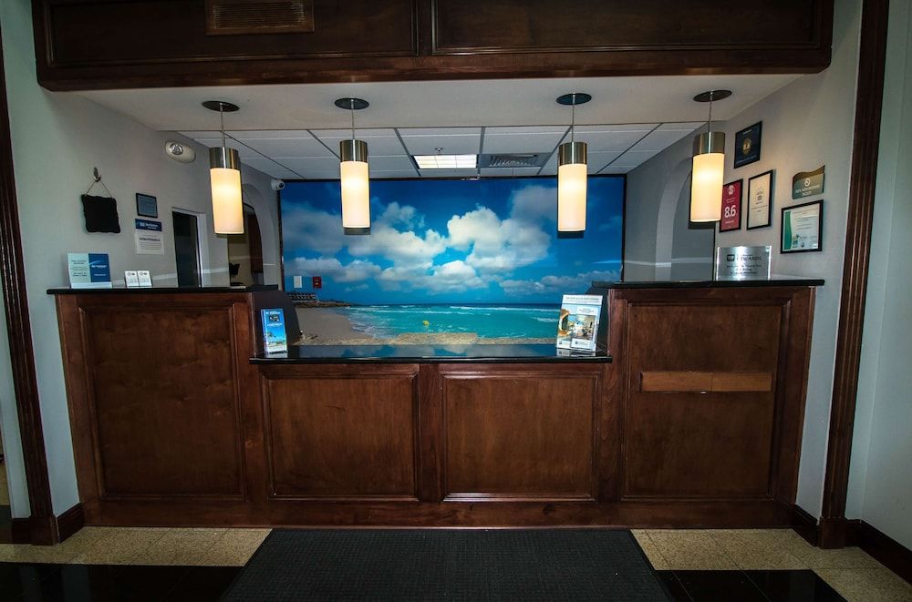 Best Western Plus Blue Angel Inn 2