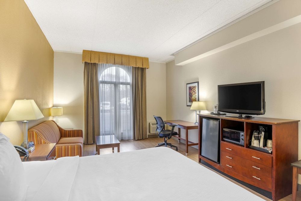 Best Western Plus Governor's Inn 1