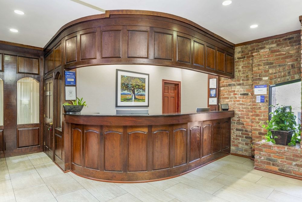 Best Western Plus Governor's Inn 3