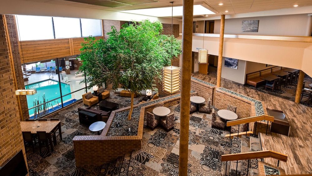 Best Western Plus Landmark Inn 2