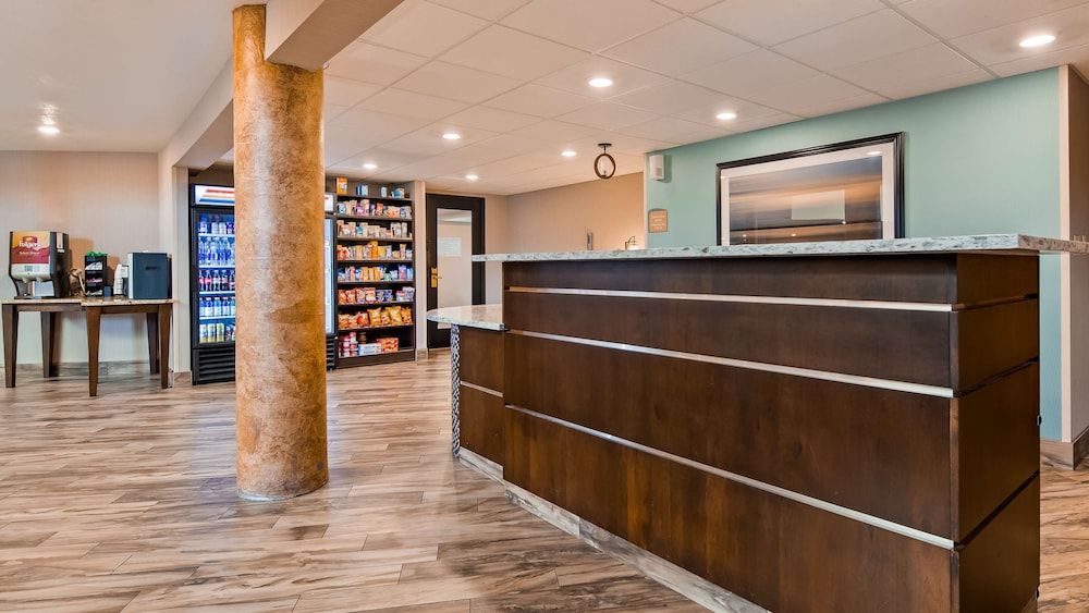 Best Western Plus Landmark Inn 3