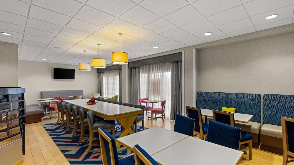 Hampton Inn Bloomington 2