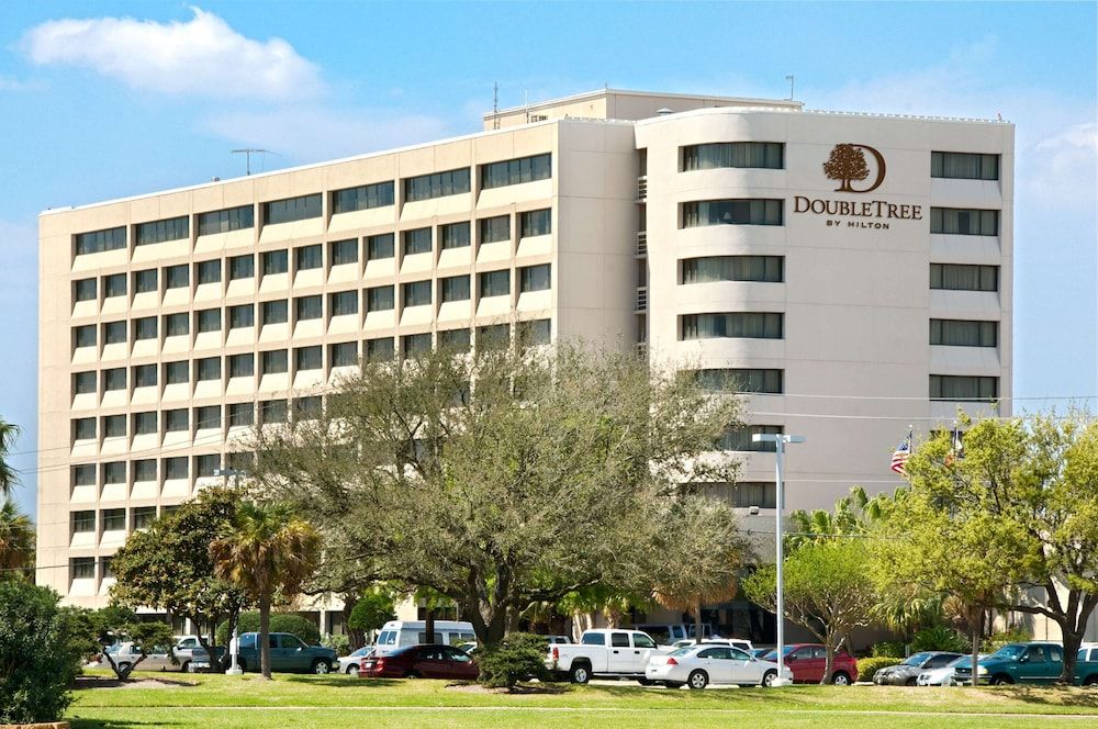 Doubletree by Hilton Houston Hobby Airport 1