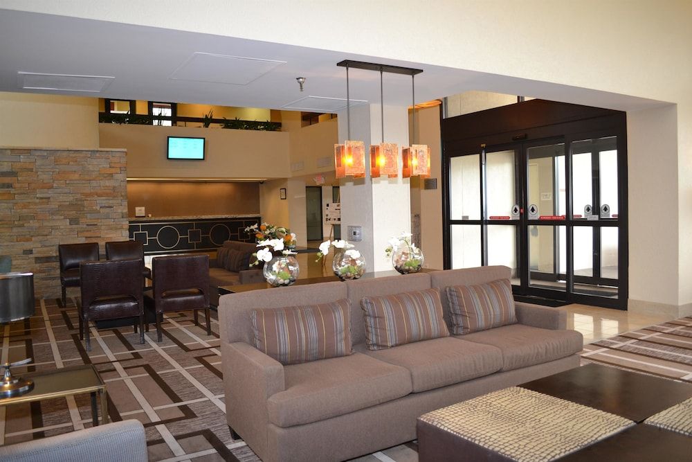 Doubletree by Hilton Houston Hobby Airport 3
