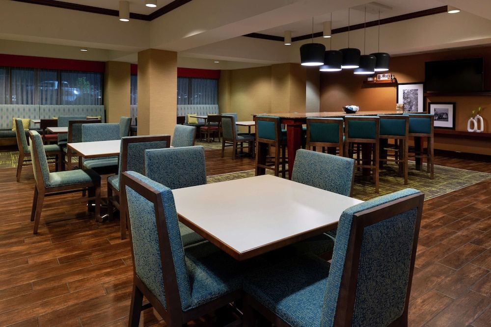 Hampton Inn Greensboro-Airport 2
