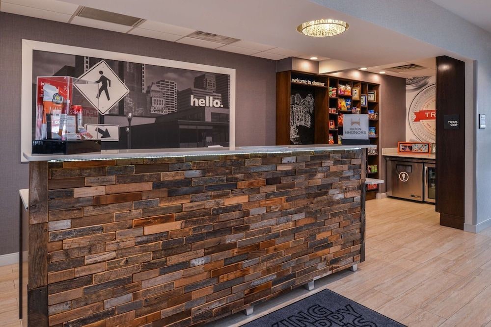 Hampton Inn & Suites Denver-Speer Boulevard 3