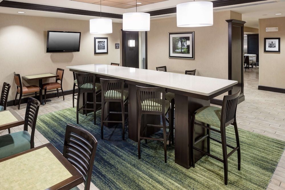 Hampton Inn & Suites Gainesville-Downtown  3