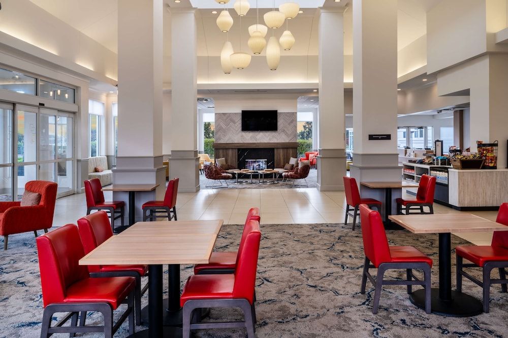 Hilton Garden Inn Bakersfield 3