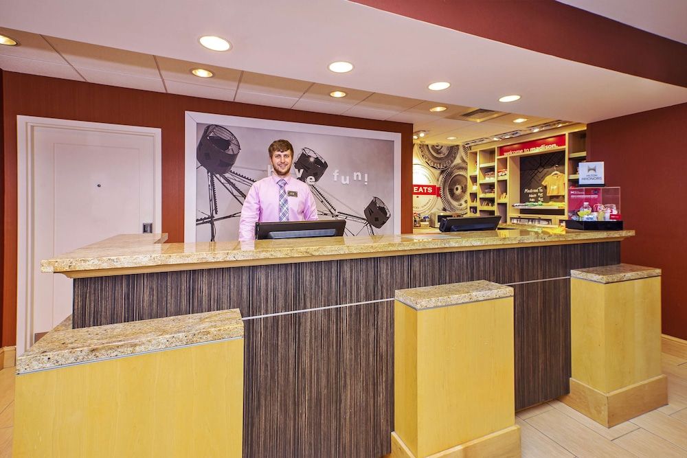 Hampton Inn & Suites Madison-West 3