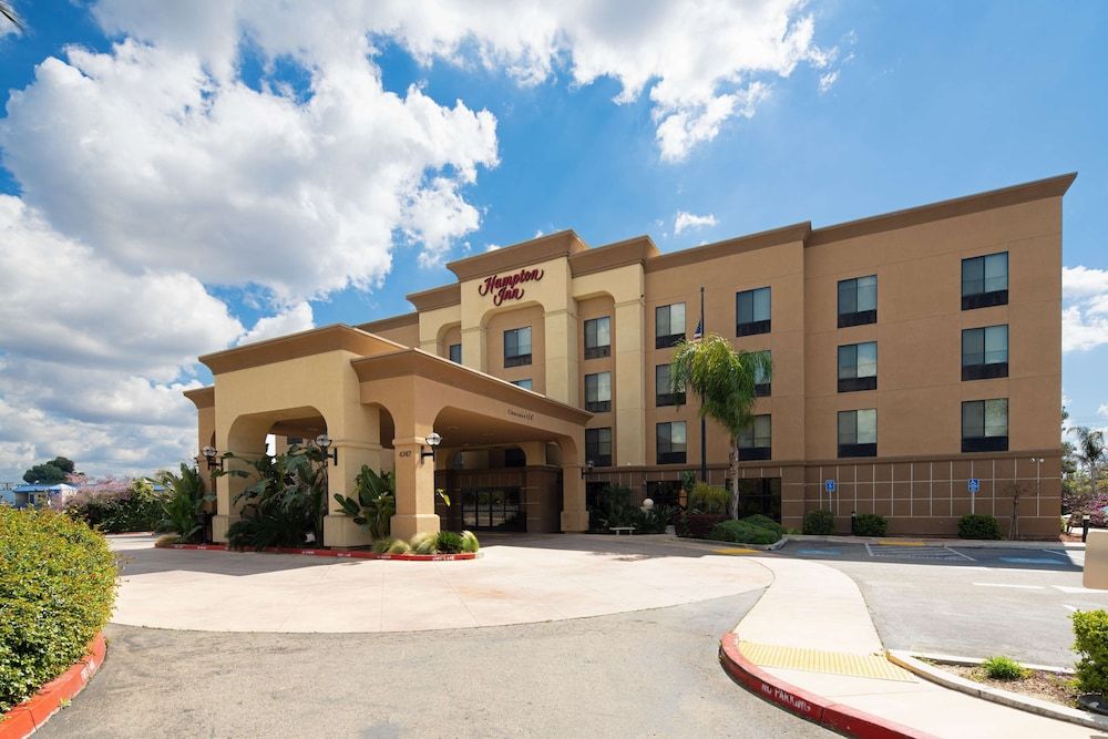 Hampton Inn Visalia 1