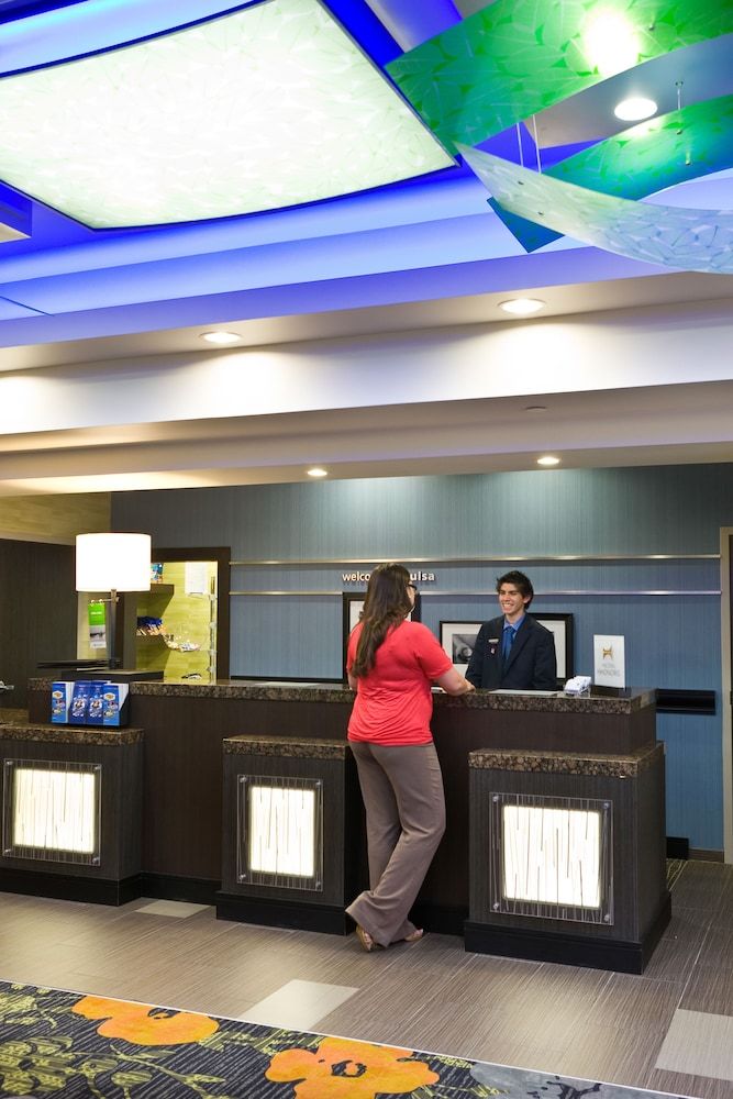 Hampton Inn & Suites Tulsa/Central 2