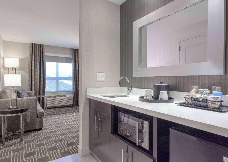 Hampton Inn & Suites Worcester 2