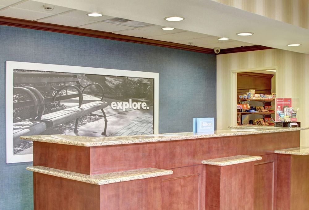 Hampton Inn & Suites Alexandria 2