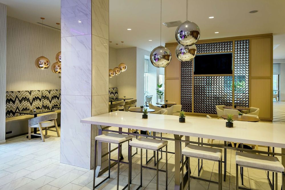 Hilton Garden Inn Seattle Bellevue Downtown, WA 3