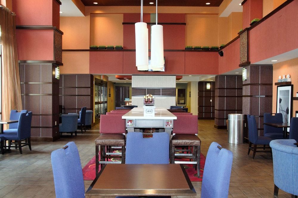 Hampton Inn & Suites Cincinnati/Uptown-University Area 2