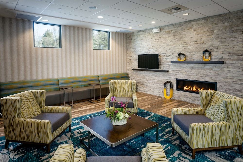 Hampton Inn & Suites by Hilton Seattle/Northgate 2